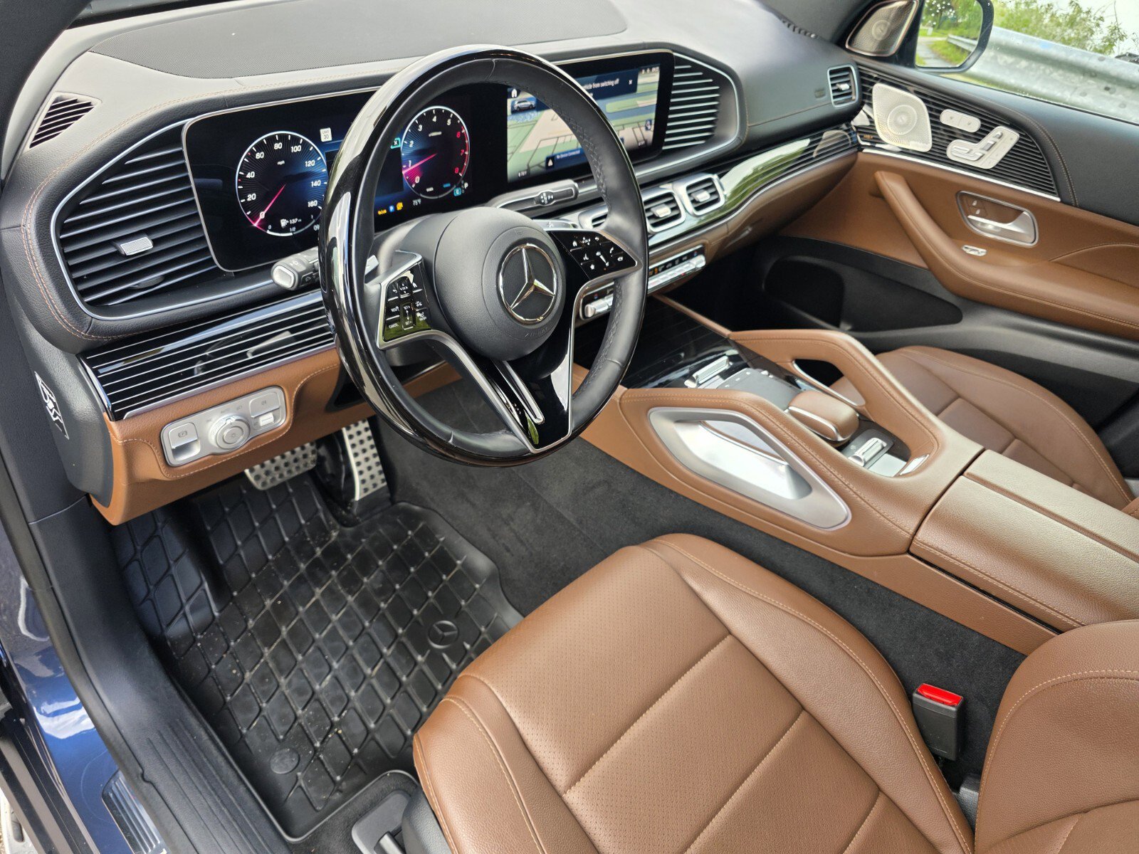 Used 2024 Mercedes-Benz GLS 450 4MATIC image 11