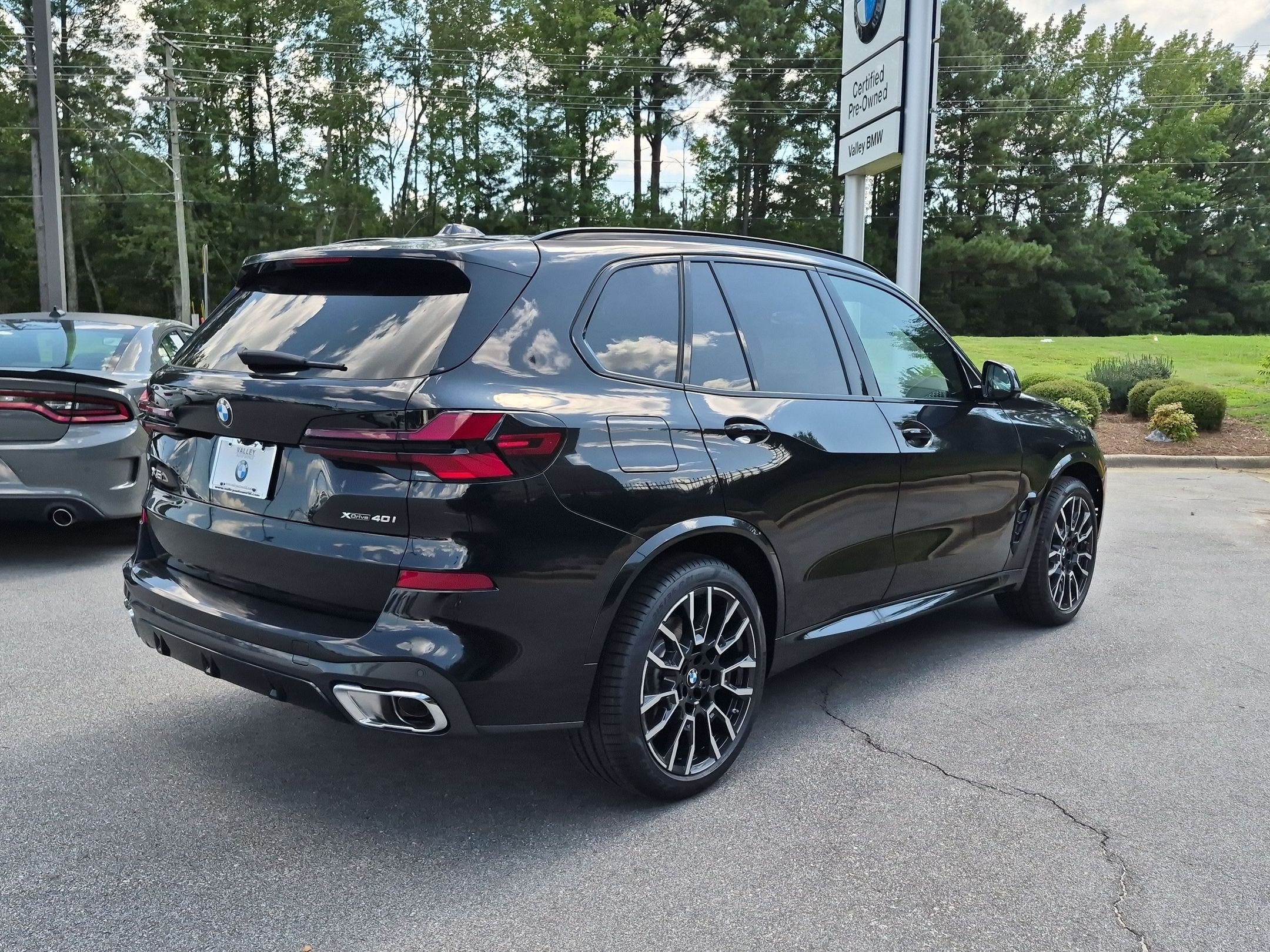 New 2026 BMW X5 xDrive40i w/ M Sport Package AWD/4WD image 3