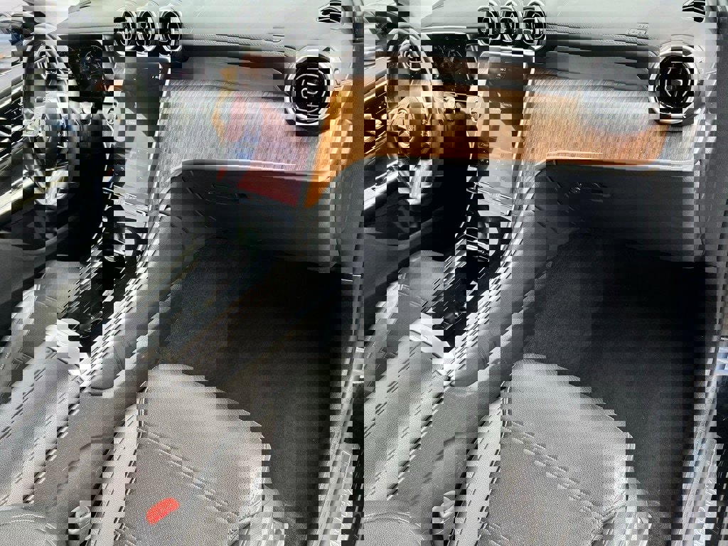 Used 2024 Mercedes-Benz GLC 300 4MATIC image 20