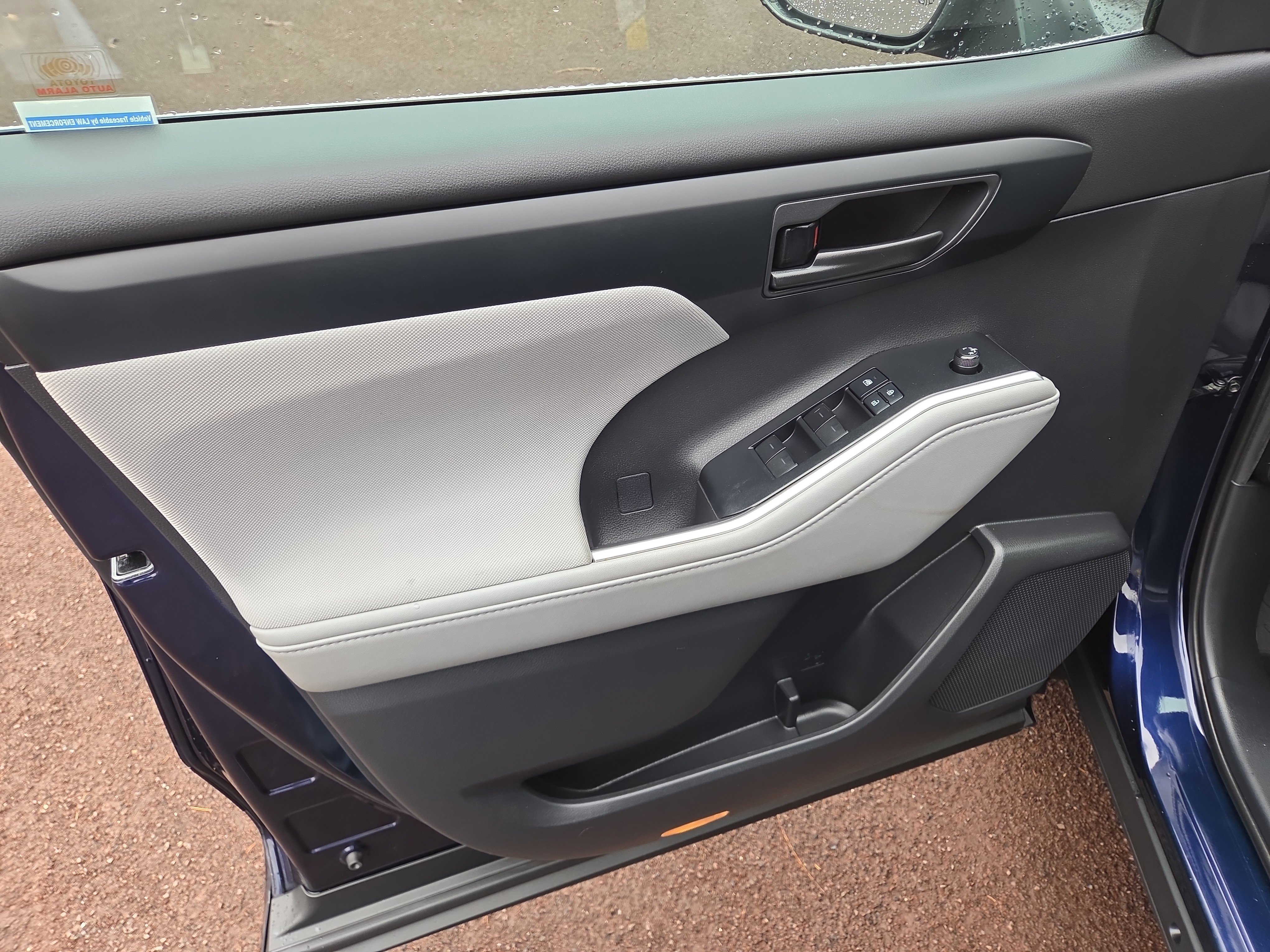 Used 2020 Toyota Highlander LE image 14