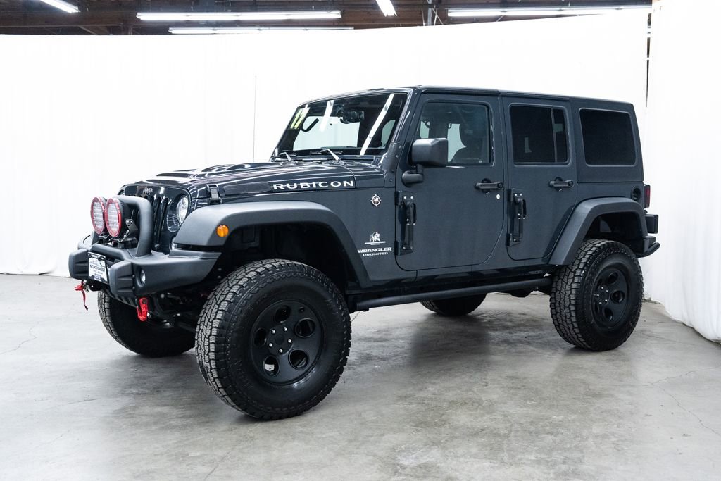 Used 2017 Jeep Wrangler Unlimited Rubicon w/ Connectivity Group AWD/4WD image 3