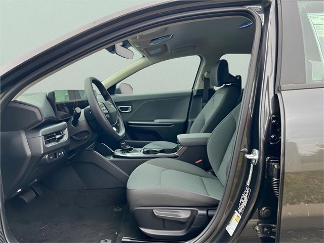New 2025 Kia K4 LXS image 16