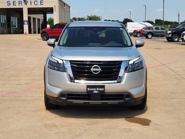Used 2024 Nissan Pathfinder SV FWD image 2
