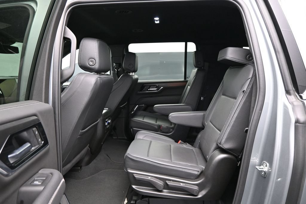 Used 2025 GMC Yukon XL Denali AWD/4WD image 24