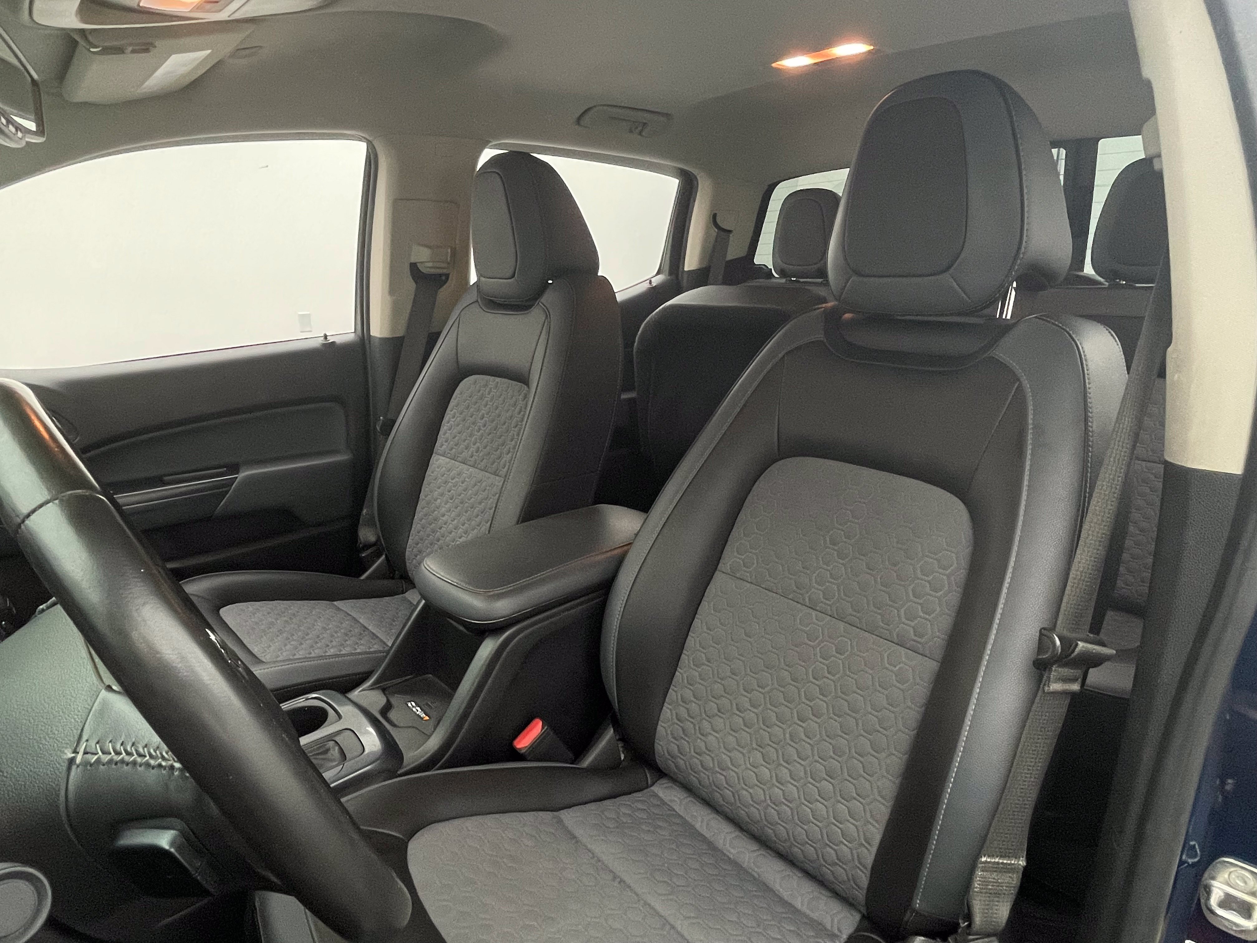 Used 2019 Chevrolet Colorado Z71 AWD/4WD image 17