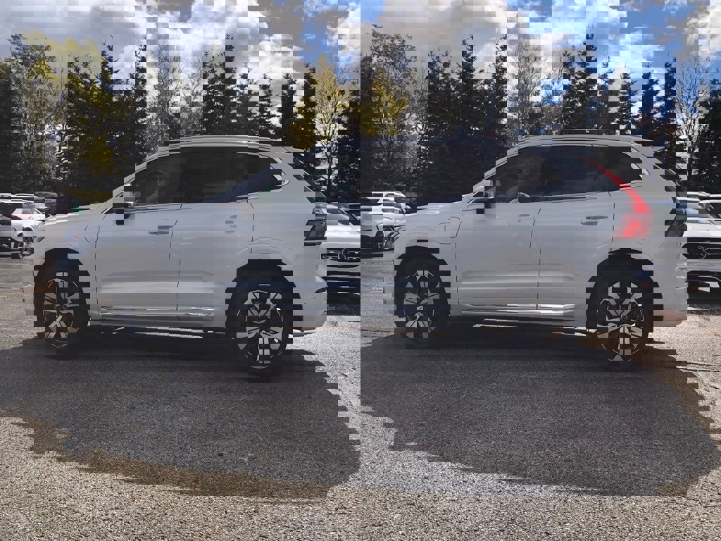 Used 2023 Volvo XC60 T8 Plus image 7