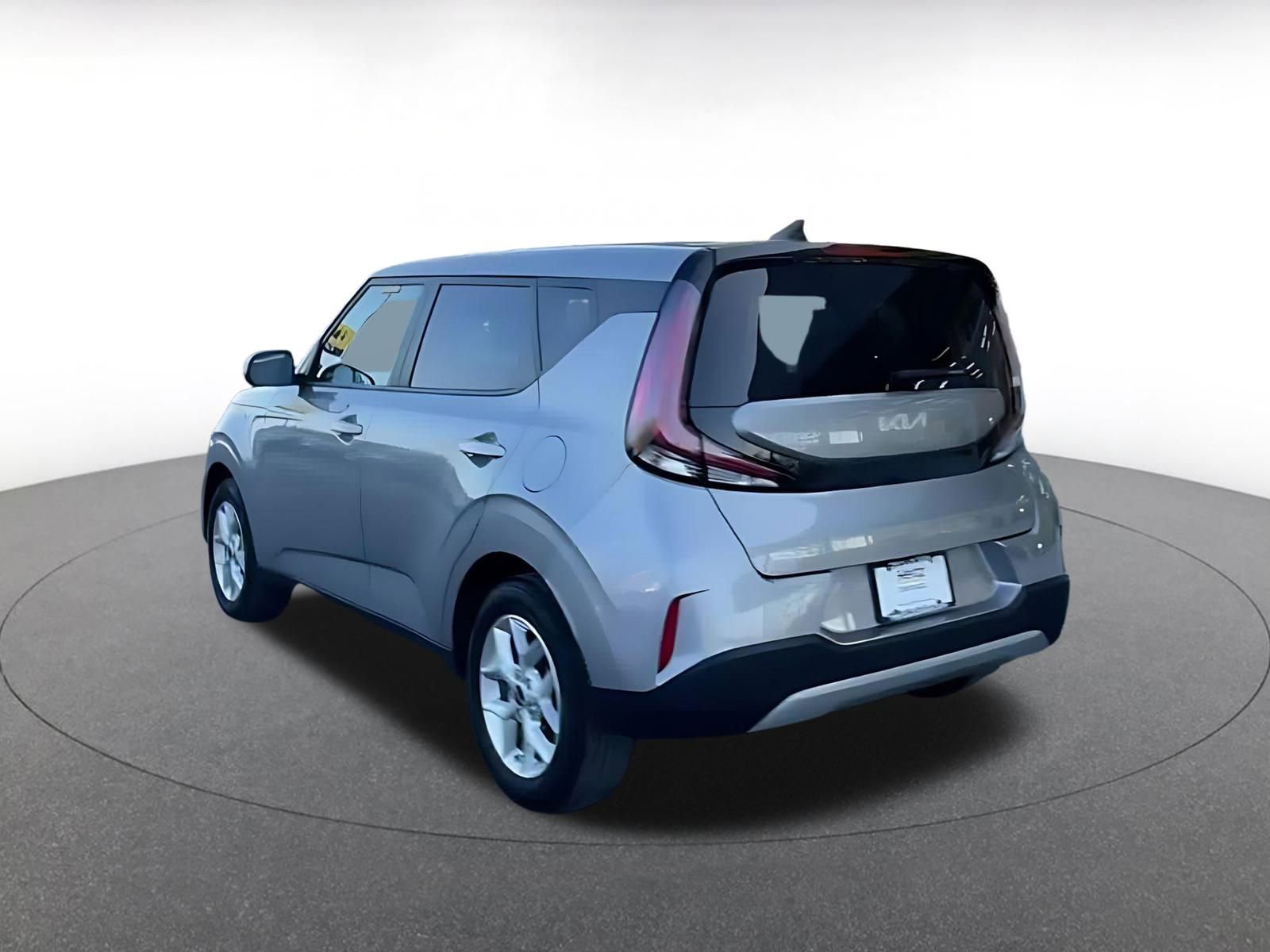 Used 2025 Kia Soul LX w/ LX Technology Package image 9