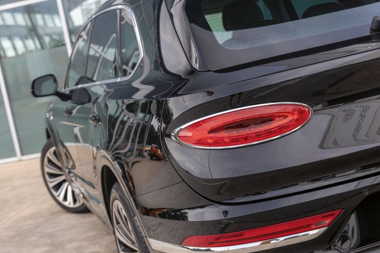 Used 2021 Bentley Bentayga AWD/4WD image 13