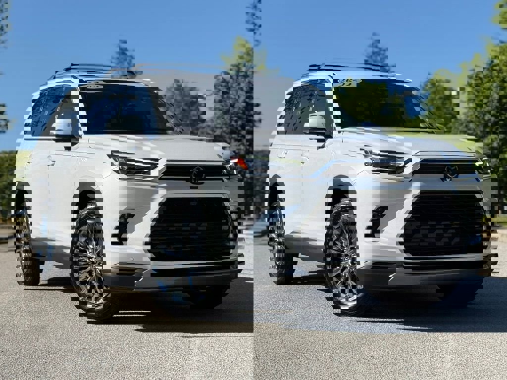 Used 2024 Toyota Grand Highlander Platinum image 2