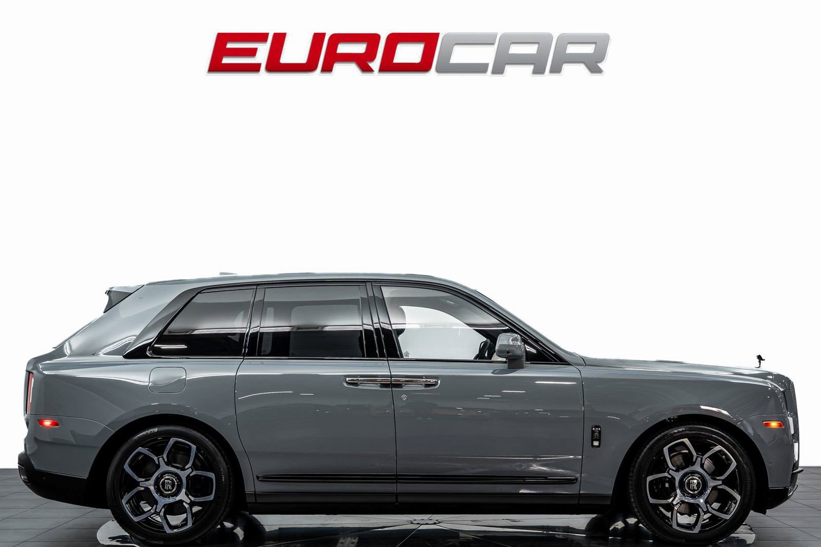 Used 2022 Rolls-Royce Cullinan Black Badge w/ Dark Exterior Package image 7