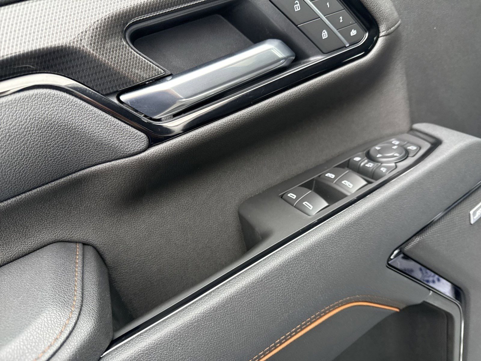 Used 2025 GMC Sierra 2500 AT4 w/ AT4 Premium Plus Package image 14