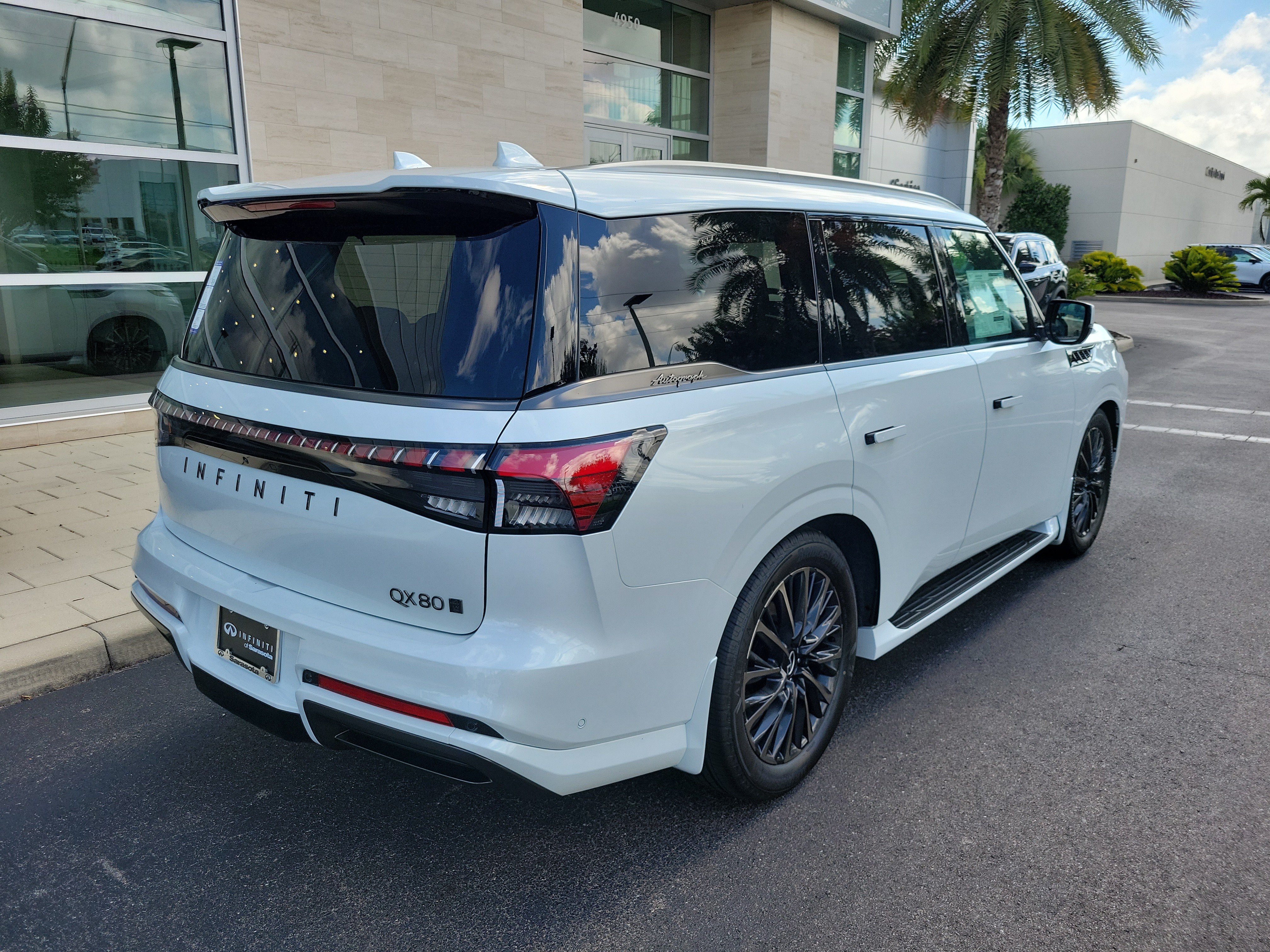 New 2026 INFINITI QX80 Autograph w/ Premium Cargo Package AWD/4WD image 4