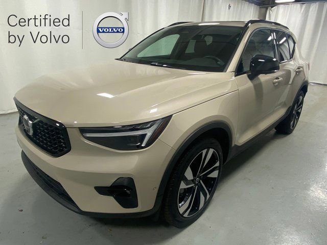 Certified 2025 Volvo XC40 B5 Ultra image 1