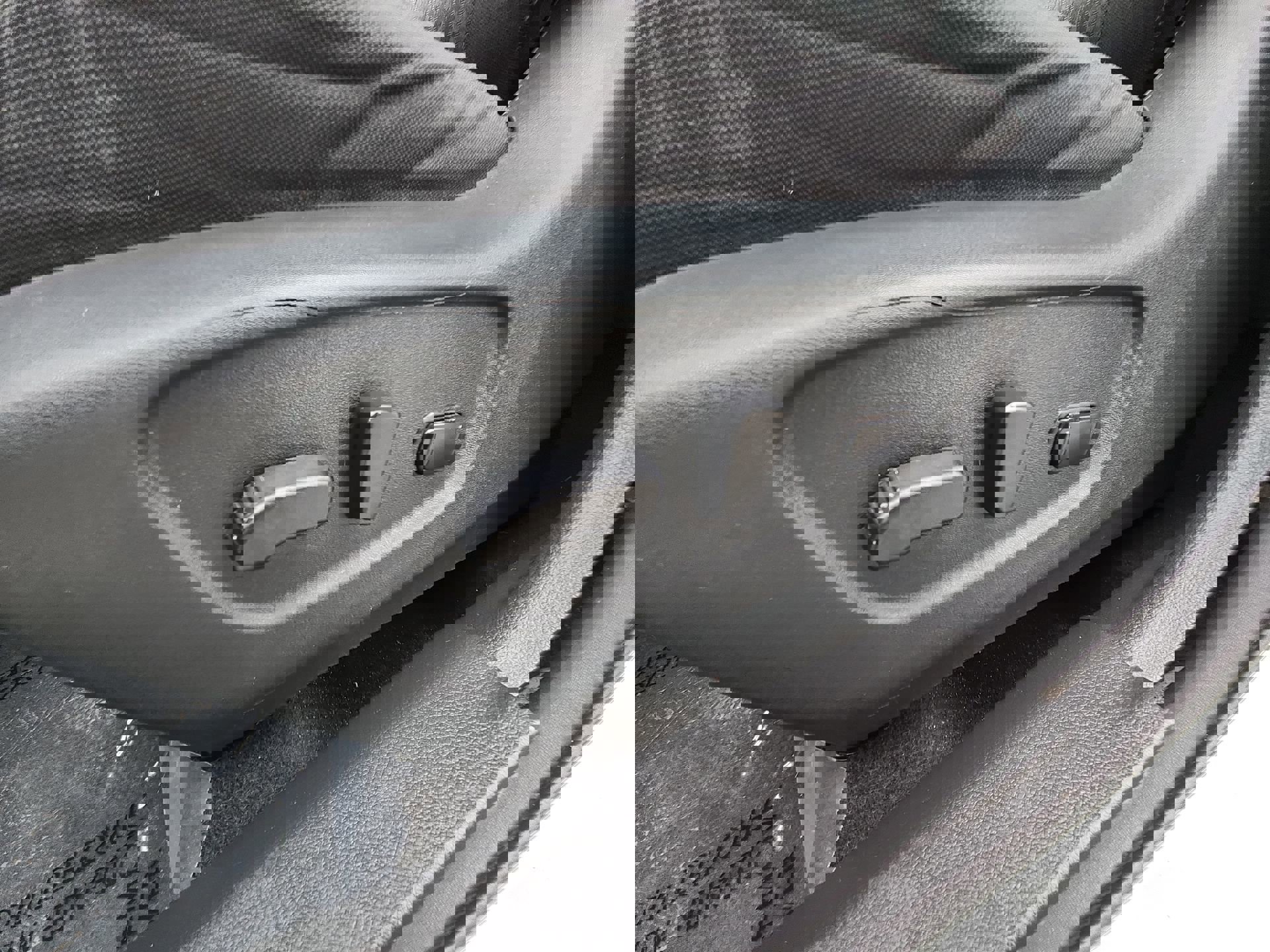 Used 2018 Nissan Rogue SV w/ Sun & Sound Touring Package image 14