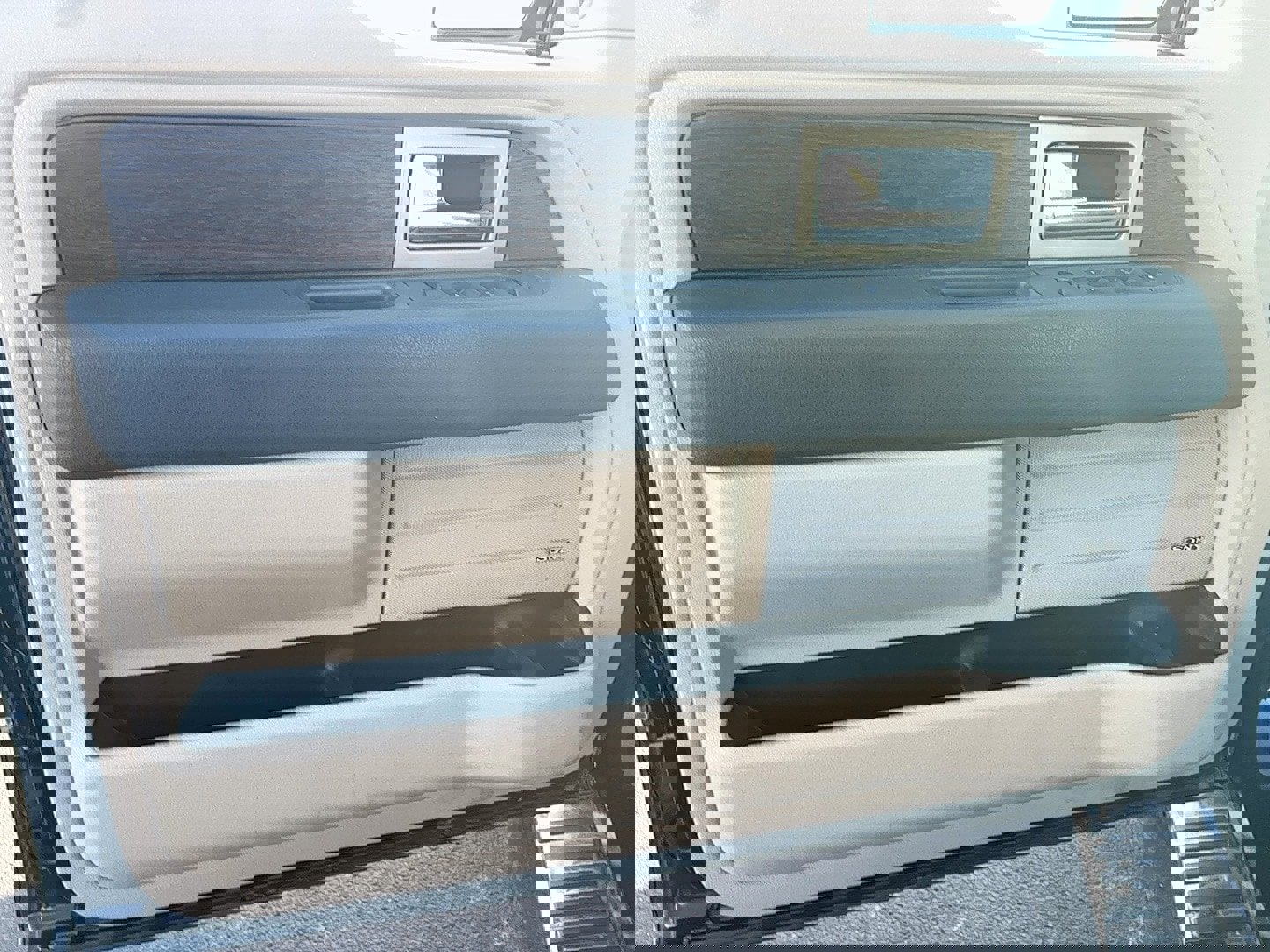 Used 2013 Ford F150 Lariat w/ Luxury Equipment Group image 12