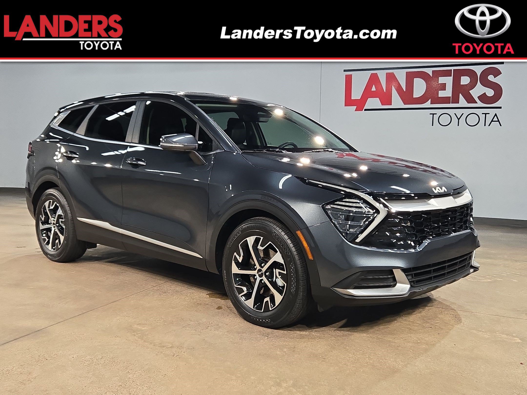 Used 2025 Kia Sportage EX FWD image 1