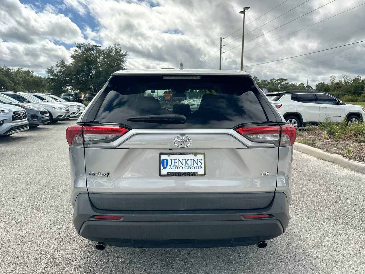 Used 2022 Toyota RAV4 LE image 4