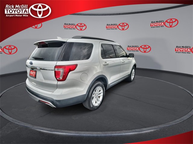 Used 2017 Ford Explorer XLT w/ Equipment Group 202A image 8