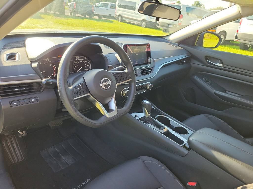 Used 2024 Nissan Altima 2.5 SV FWD image 18