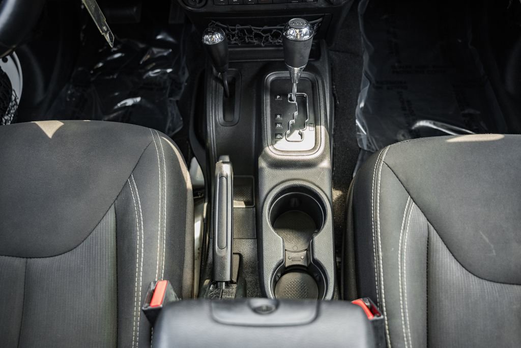 Used 2017 Jeep Wrangler Unlimited Rubicon w/ Cold Weather Group image 24