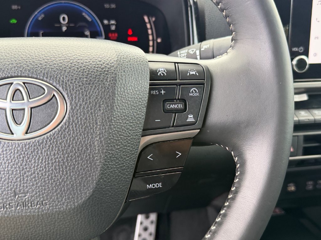 Used 2025 Toyota Camry SE FWD image 18