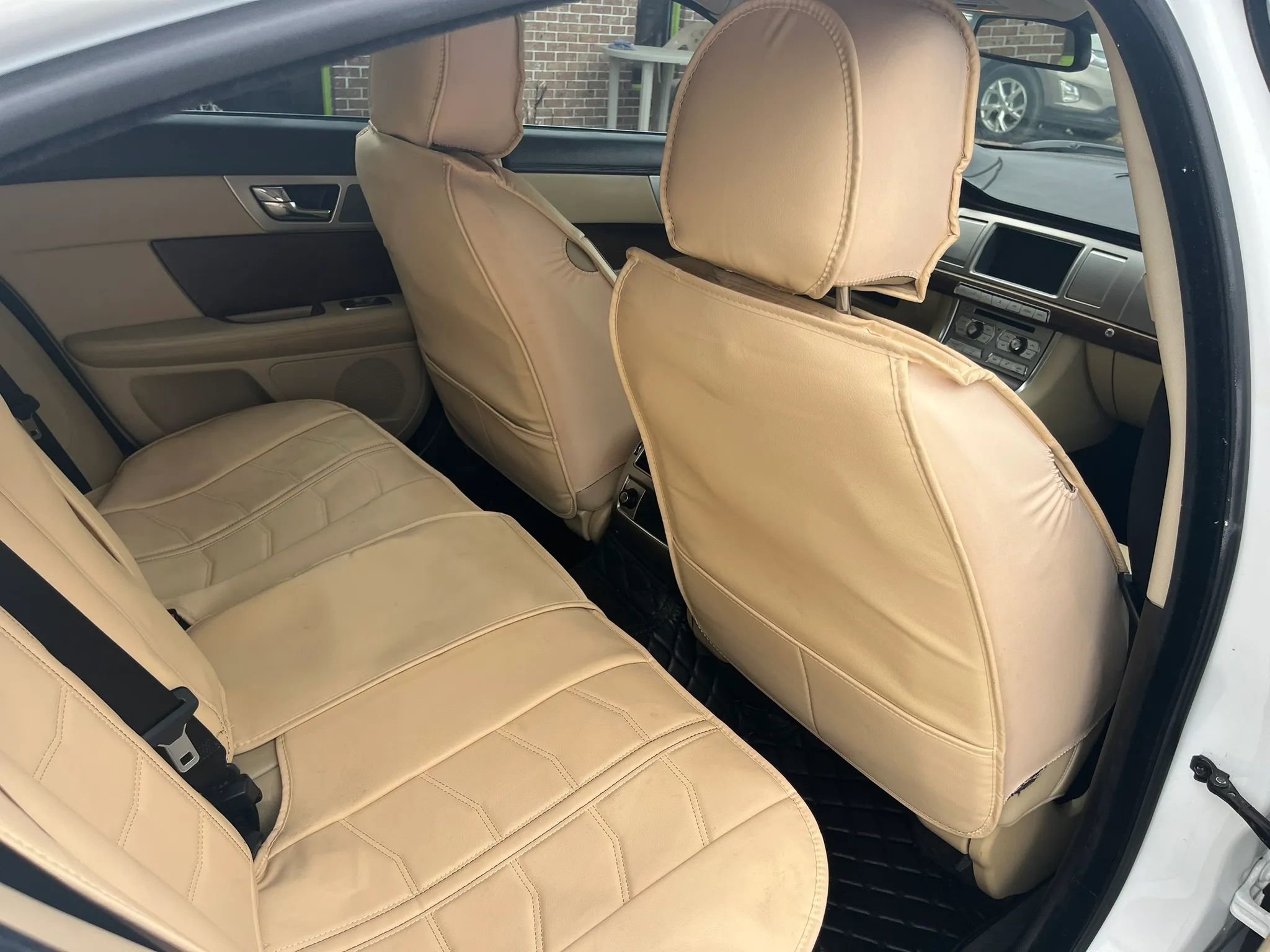 Used 2015 Jaguar XF Premium RWD image 32