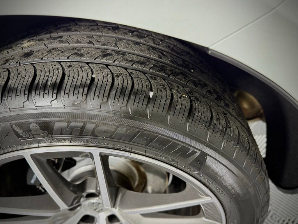 Certified 2024 Porsche Macan AWD/4WD image 16
