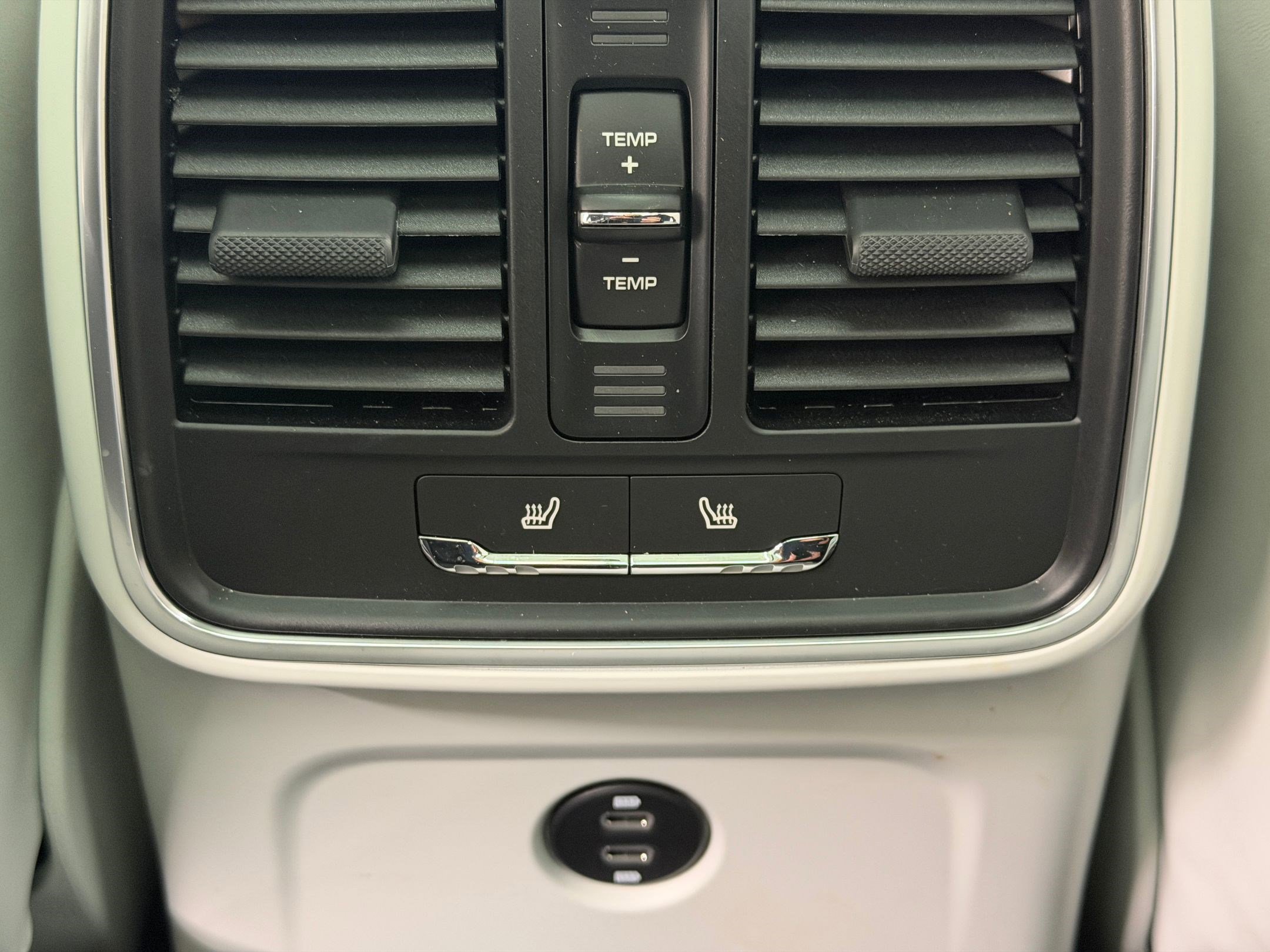 Used 2025 Porsche Macan image 27