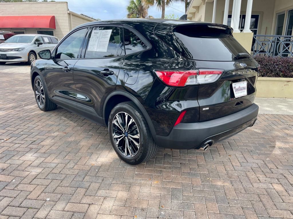 Used 2022 Ford Escape SE w/ SE Sport Appearance Package FWD image 3