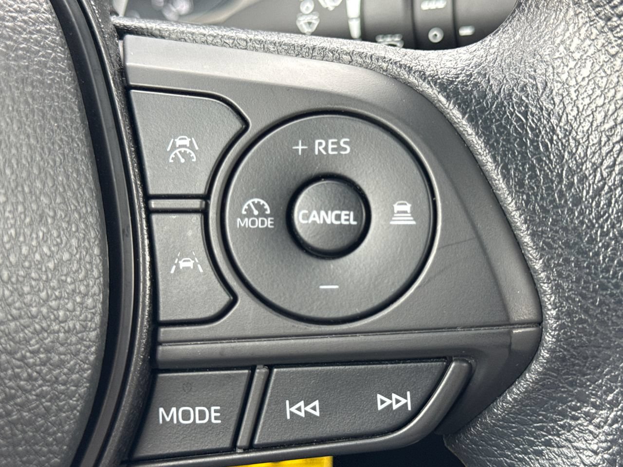 Used 2023 Toyota Corolla Cross L AWD/4WD image 27