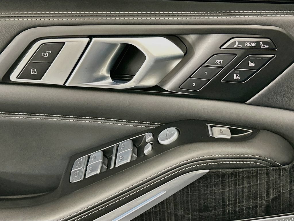 Used 2025 BMW ALPINA XB7 AWD/4WD image 23