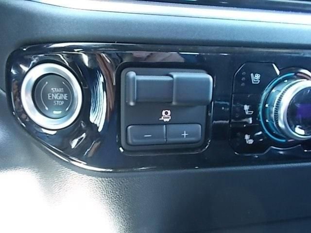 New 2025 GMC Sierra 1500 SLT image 24