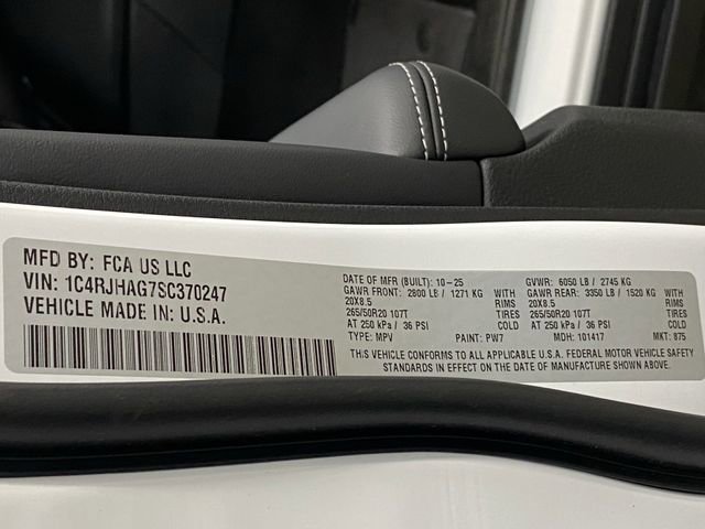 New 2025 Jeep Grand Cherokee Altitude image 41