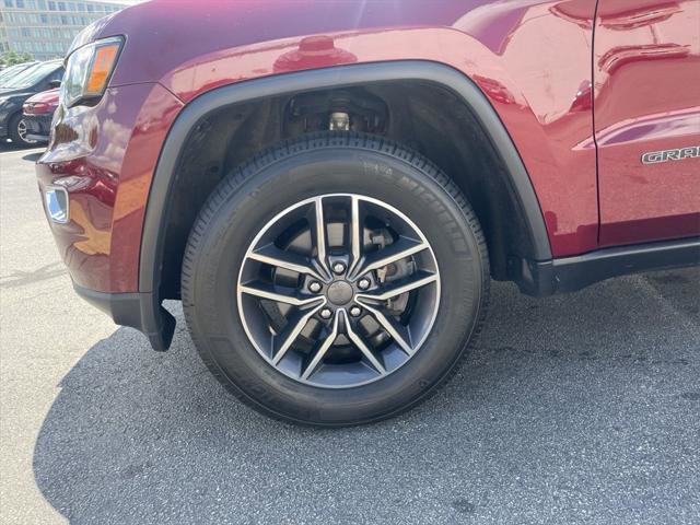 Certified 2020 Jeep Grand Cherokee Limited w/ Premium Lighting Group AWD/4WD image 9