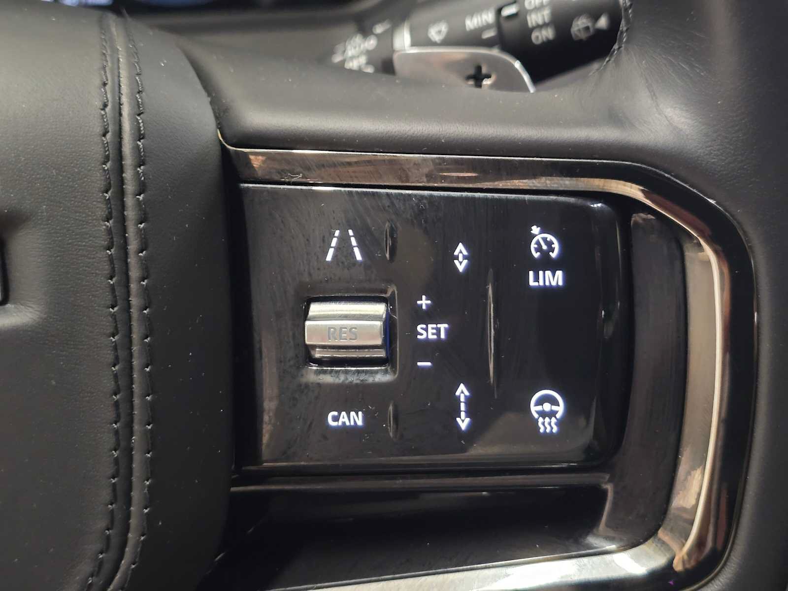 Used 2026 Land Rover Range Rover Velar Dynamic SE AWD/4WD image 32