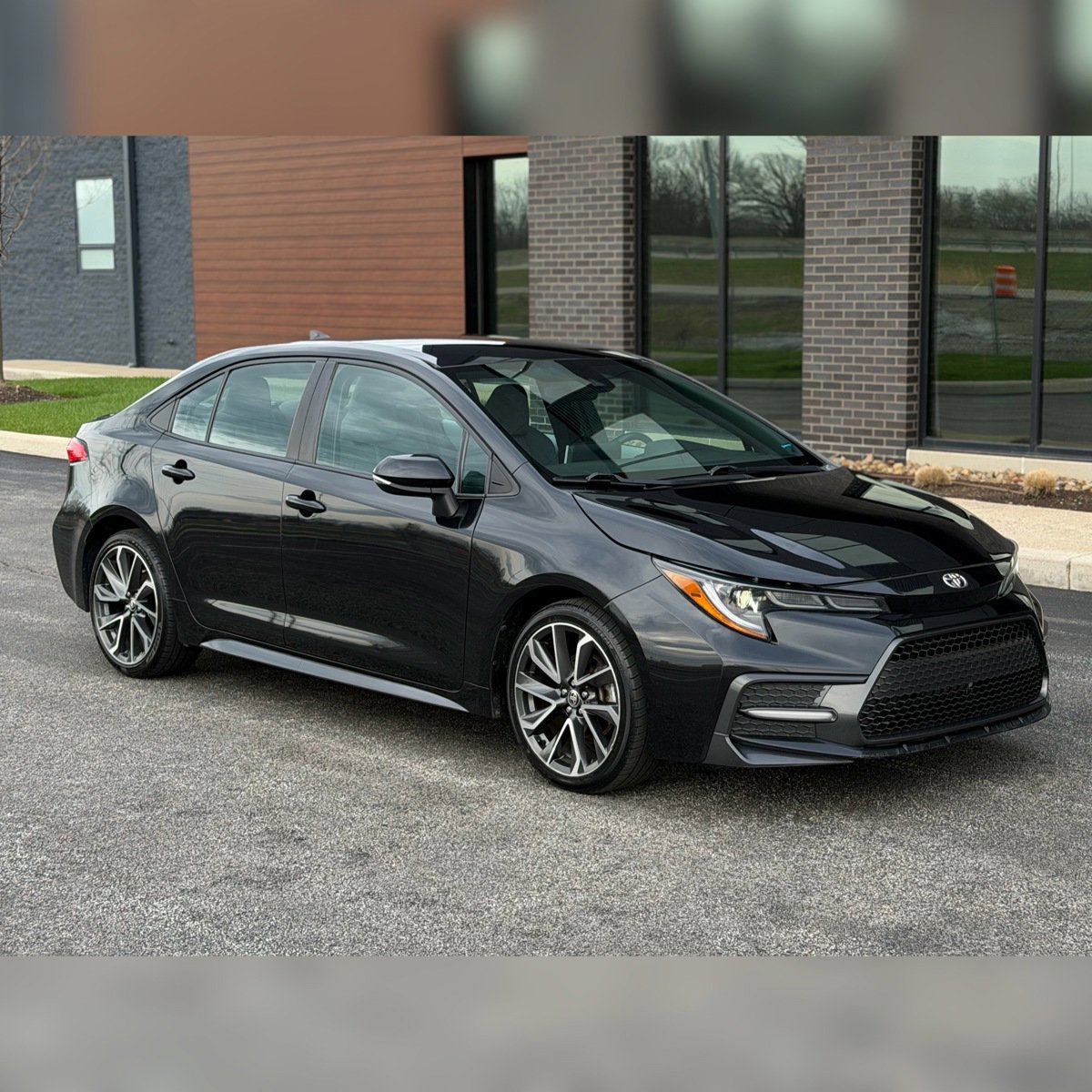 Used 2020 Toyota Corolla SE FWD image 1