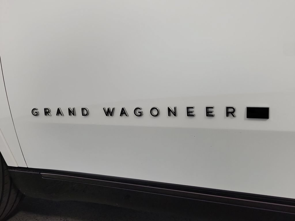 Used 2025 Jeep Grand Wagoneer L Series III w/ Rear Seat Video Group 1 AWD/4WD image 8