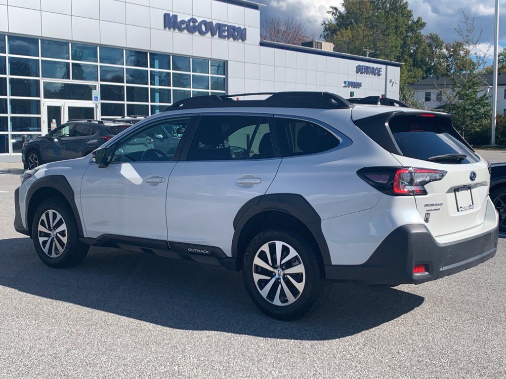 Used 2025 Subaru Outback Premium AWD/4WD image 4