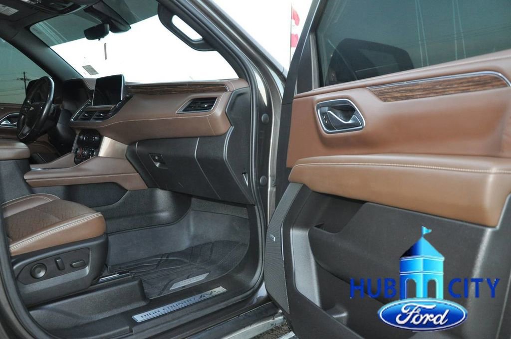 Used 2021 Chevrolet Suburban High Country w/ Premium Package RWD image 17