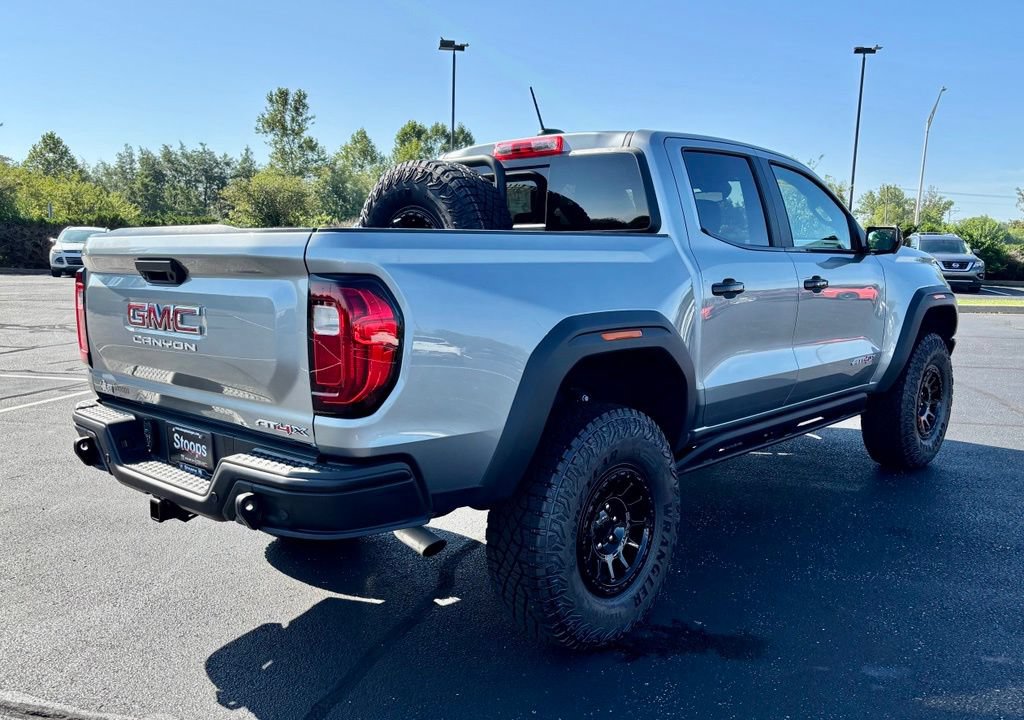 Used 2025 GMC Canyon AT4 w/ AT4X AEV Edition AWD/4WD image 8
