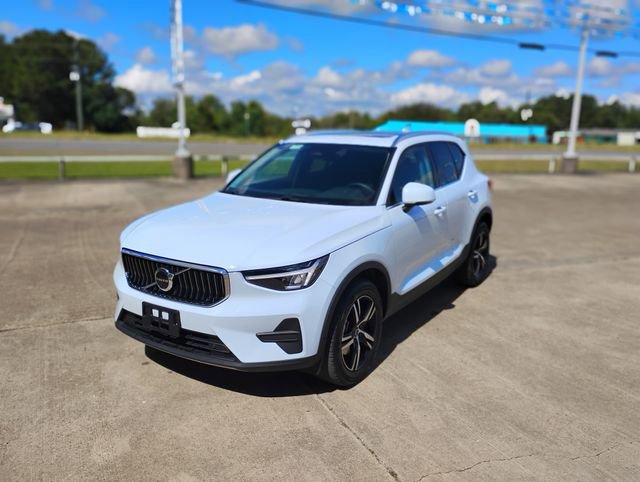 Used 2025 Volvo XC40 B5 Core
