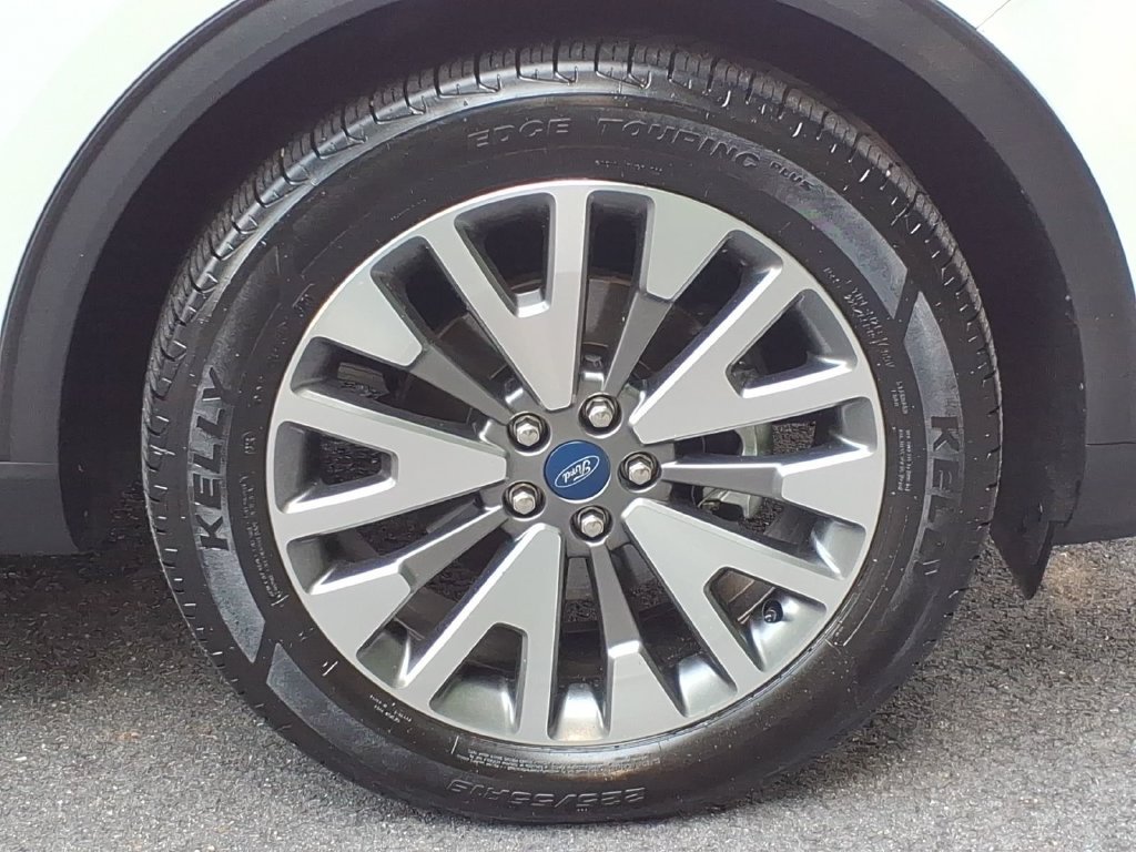 Used 2022 Ford Escape Titanium AWD/4WD image 4
