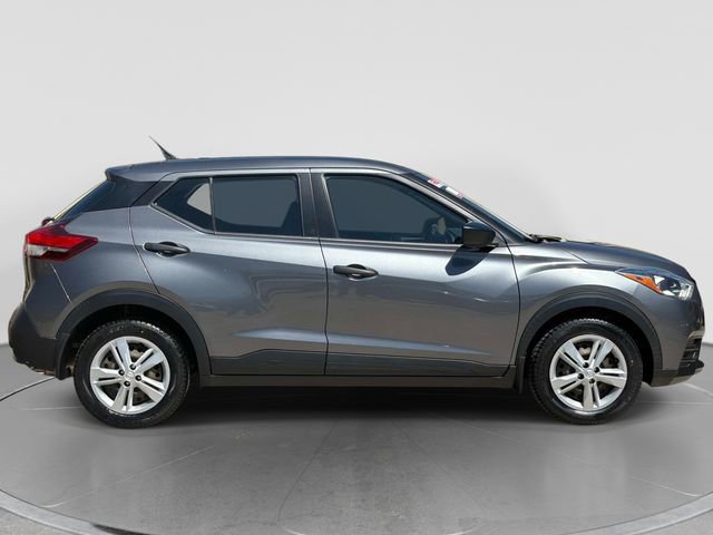 Used 2020 Nissan Kicks S image 2