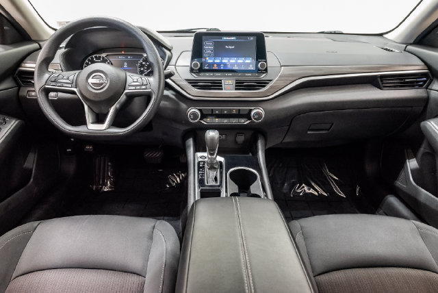 Used 2024 Nissan Altima 2.5 SV FWD image 25