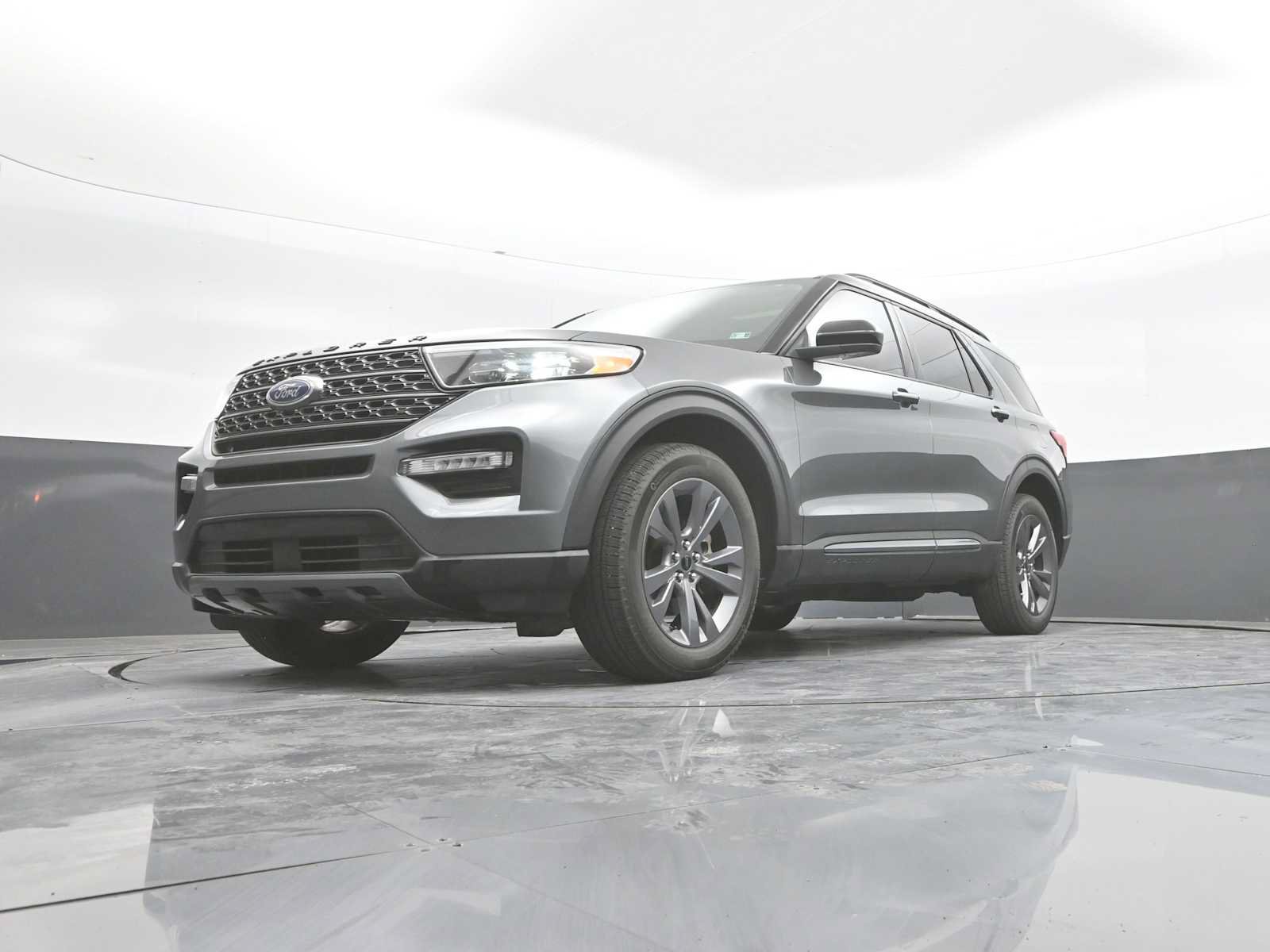 Used 2024 Ford Explorer XLT w/ Equipment Group 202A AWD/4WD image 46