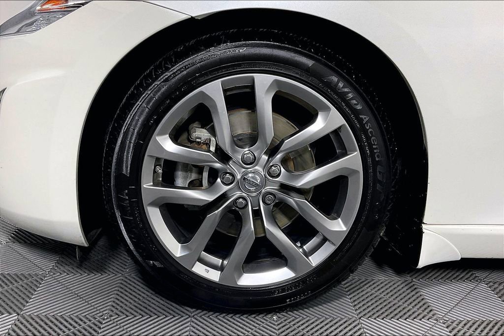 Used 2014 Nissan 370Z Coupe RWD image 10