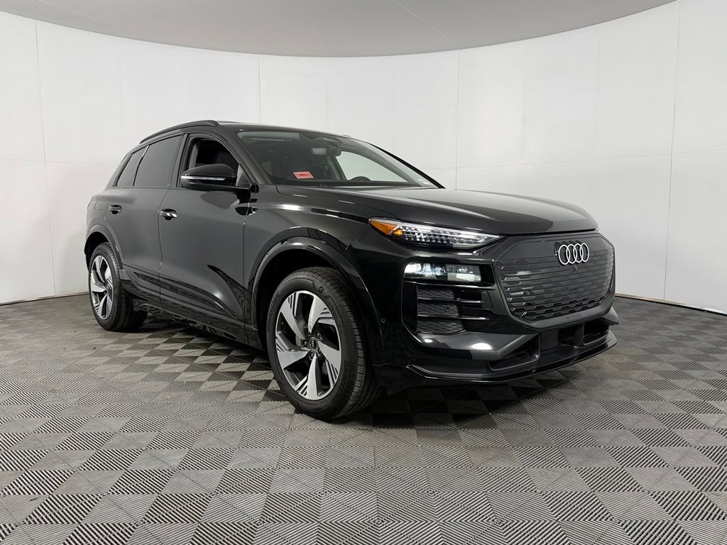 Used 2025 Audi Q6 e-tron Premium Plus w/ Premium Plus AWD/4WD image 4