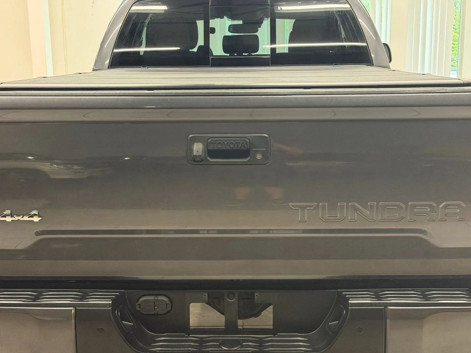 Used 2018 Toyota Tundra SR5 w/ SR5 Upgrade Package AWD/4WD image 11