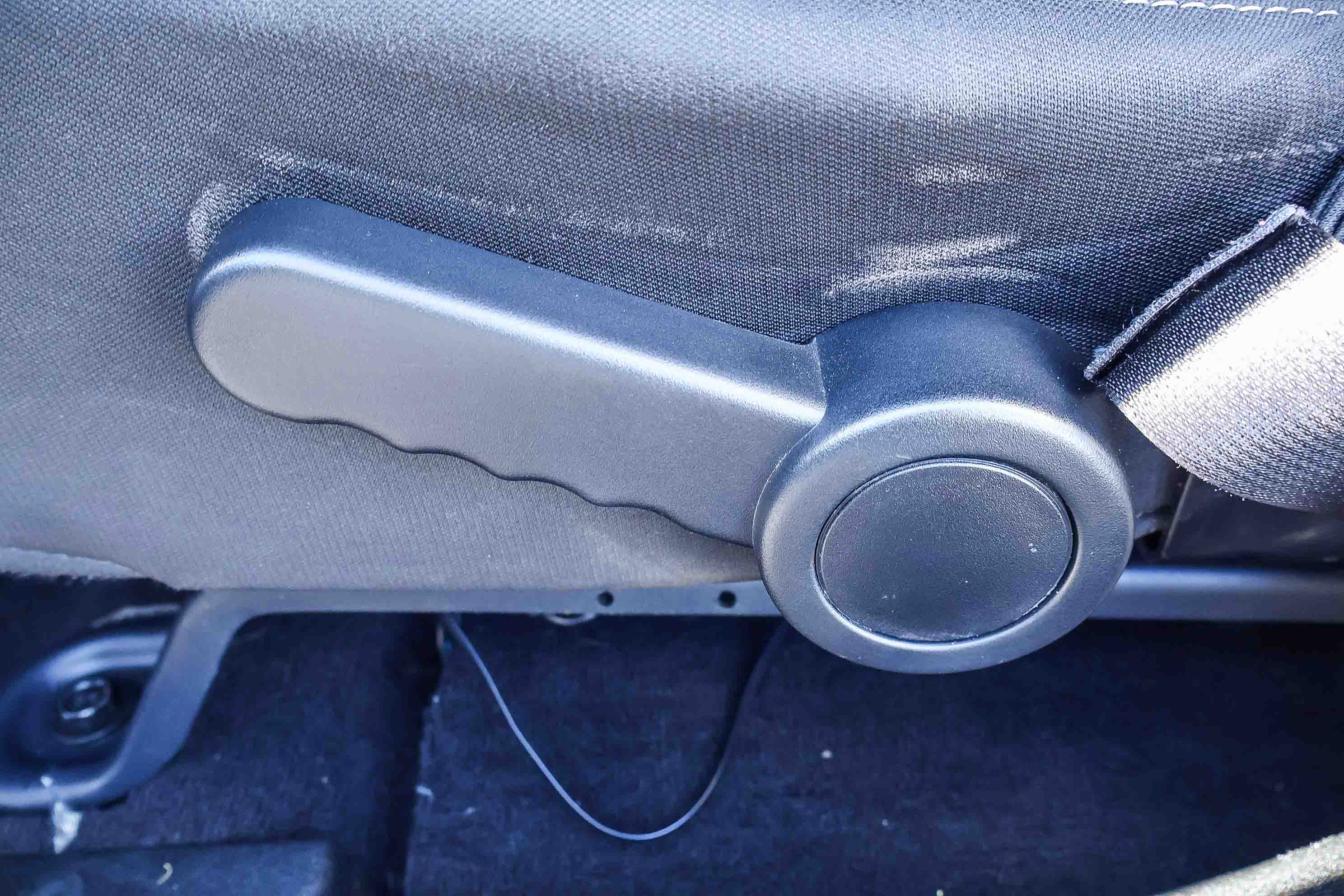 Used 2016 Jeep Wrangler Unlimited Sahara w/ Connectivity Group image 9