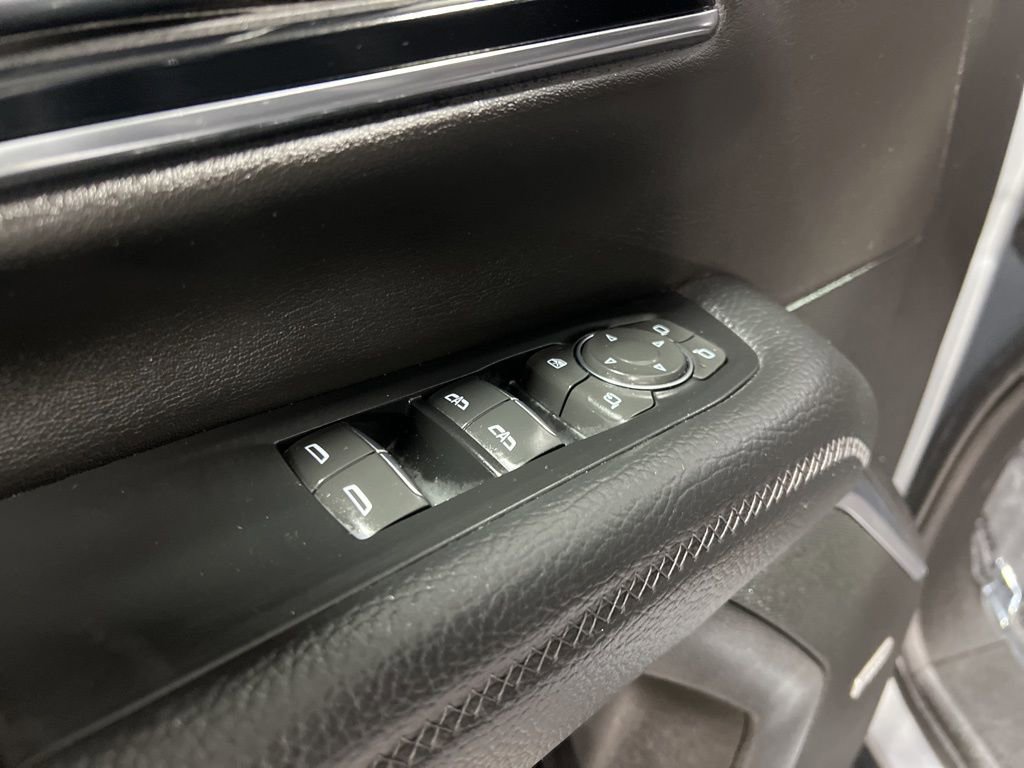 Used 2025 GMC Yukon XL Denali image 27